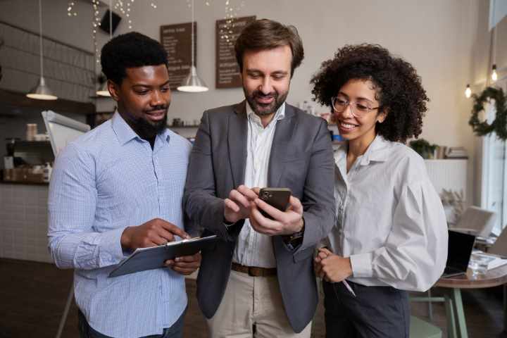 Conectando negócios globais com soluções locais – com segurança, flexibilidade e eficiência.
